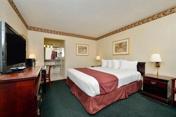 Americas Best Value Inn - Sky Ranch Palo Alto image 9